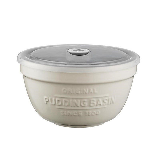 Mason Cash 900ml pudding basin with lid for versatile cooking, featuring steam ventilation and an airtight seal for freshness.