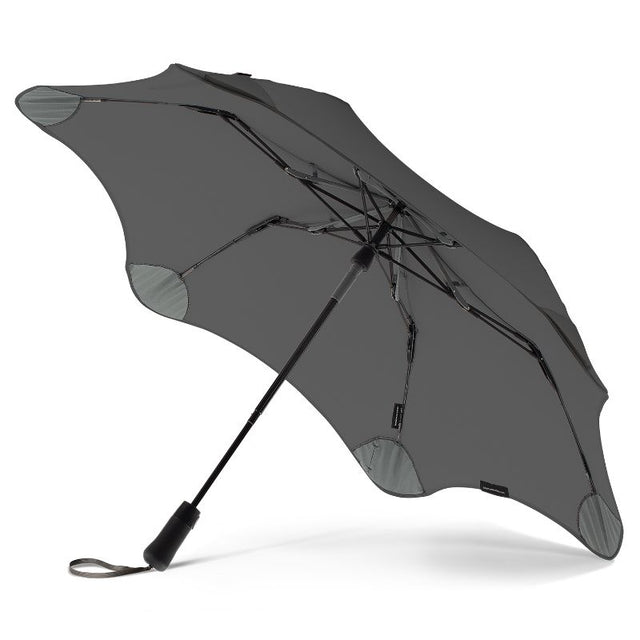 Charcoal BLUNT Metro umbrella with 1000mm canopy, automatic open, durable design for urban protection.