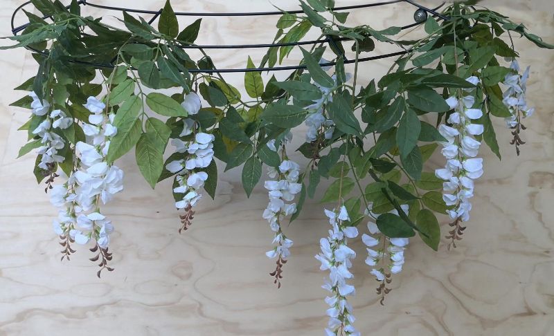Artificial white wisteria garland (1.8m) adds elegance to decor for weddings, events, or home with realistic cascading blooms.