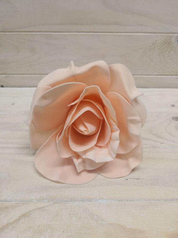 Large 20cm peach artificial flower head, lifelike design perfect for home decor, centerpieces, and events.