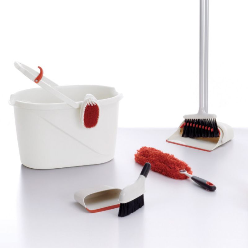 Microfiber dust refill for OXO dusters, traps dust efficiently, eco-friendly, easy to clean and maneuver in tight spaces.