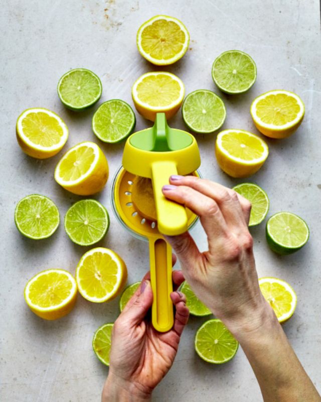 Joseph Joseph Juicemax Citrus Press with easy-squeeze handles and twist knob for effortless juicing of citrus fruits.