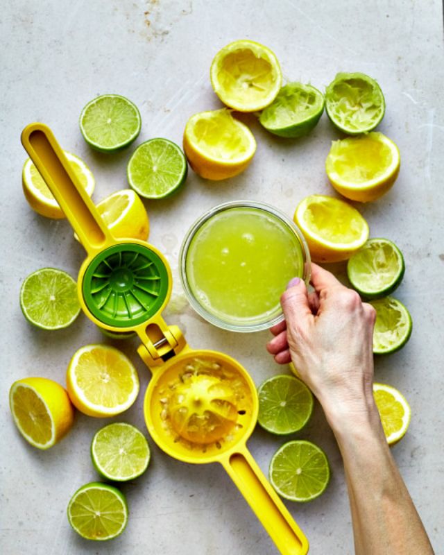 Joseph Joseph Juicemax Citrus Press, featuring easy-squeeze handles and reaming knob for maximum citrus juice extraction.