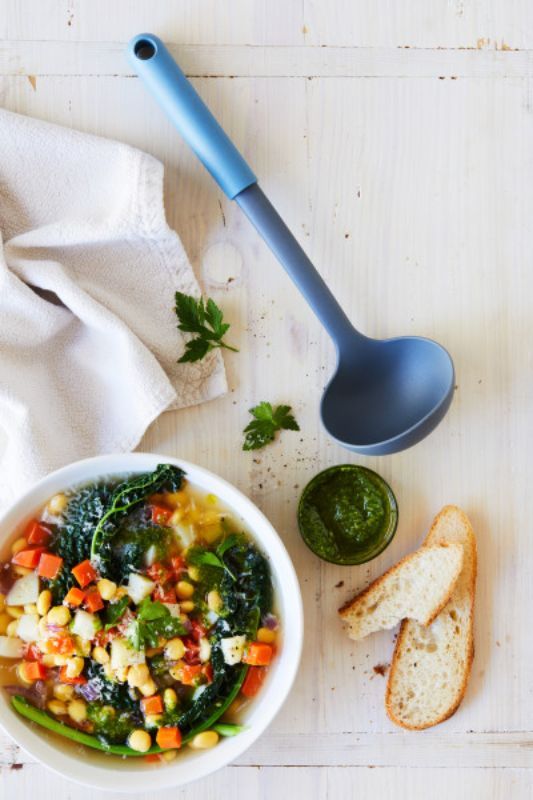 Eco-friendly soup ladle made from 98% bio-based materials, safe for non-stick cookware, perfect for serving soups and stews.