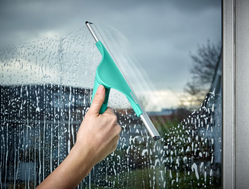 Leifheit Click System Squeegee XL 40cm, designed for efficient window cleaning with adjustable joint and wide wiping surface.