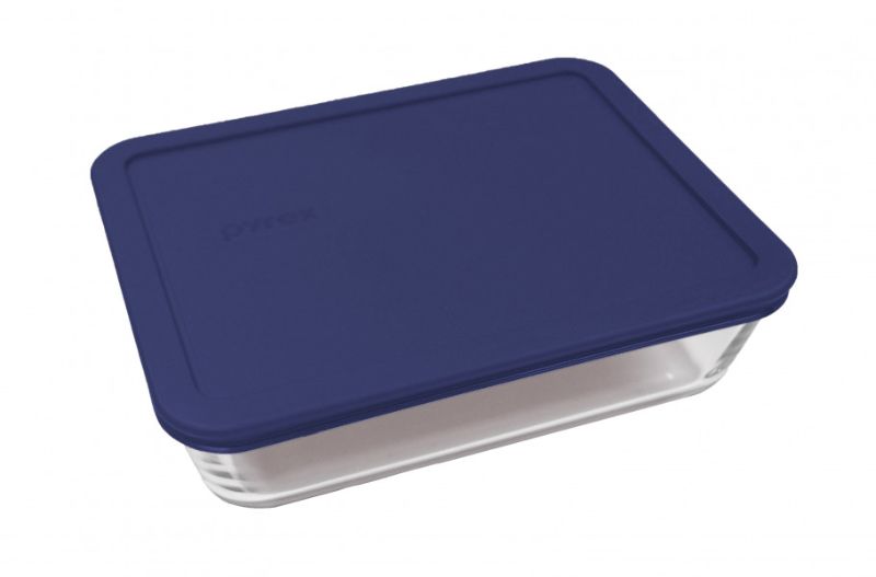 Pyrex Simply Store™ 6 Cup Rectangle Container with blue lid for versatile food storage, featuring durable tempered glass.