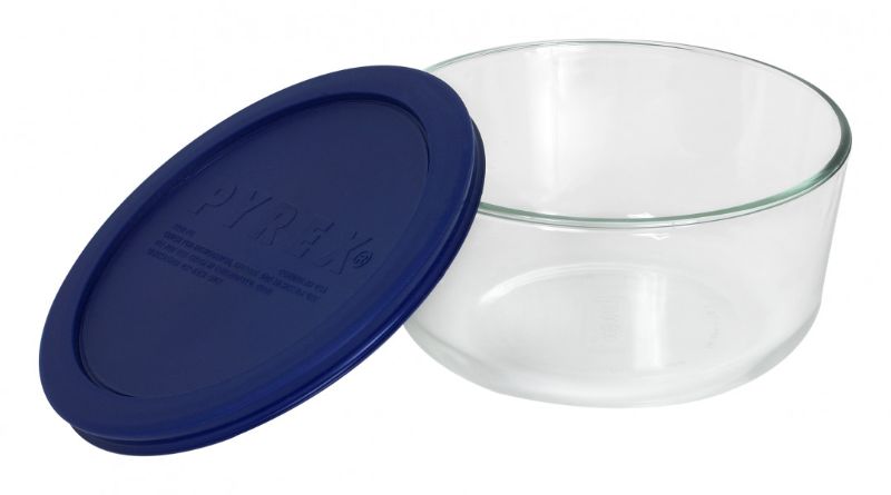 4-cup round Pyrex container with a blue lid, perfect for storing food; durable glass, microwave and dishwasher safe.