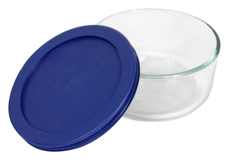 Pyrex Simply Store 2 Cup Round Container with blue lid, ideal for snacks or leftovers, microwave and dishwasher safe.