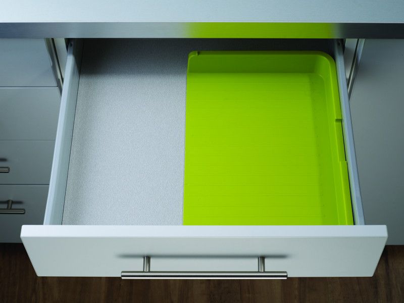 Joseph Joseph DrawerStore Cutlery Tray in White/Green, featuring adjustable compartments for organized cutlery storage.