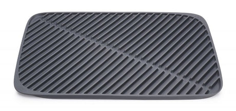 Soft grey silicone draining mat with parallel ribs for efficient drying, protects glassware and easy water disposal.